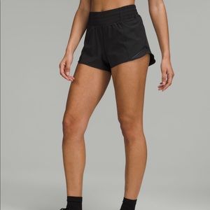 Lululemon Hotty hot high rise lined short 2.5 in size 4